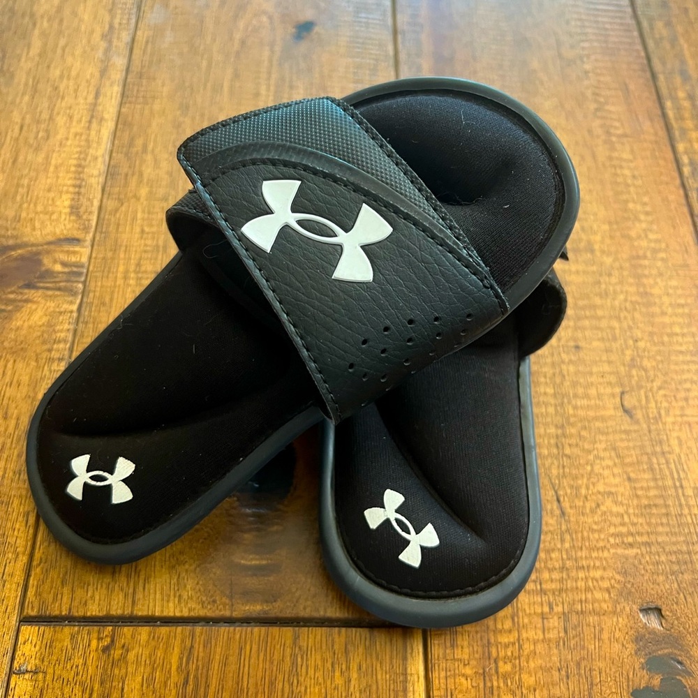 Under Armour slides sz11